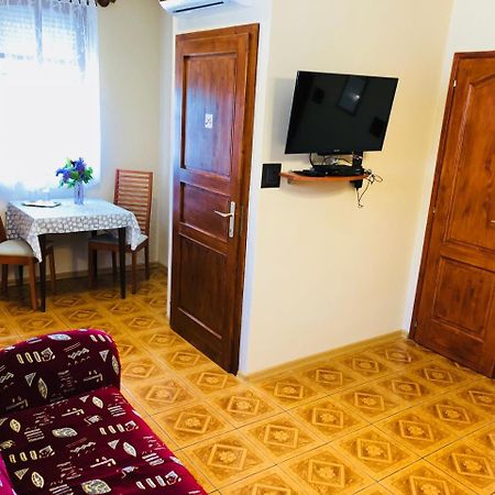 Szuts Panzio Bed & Breakfast แฟร์โตราโคส ภายนอก รูปภาพ