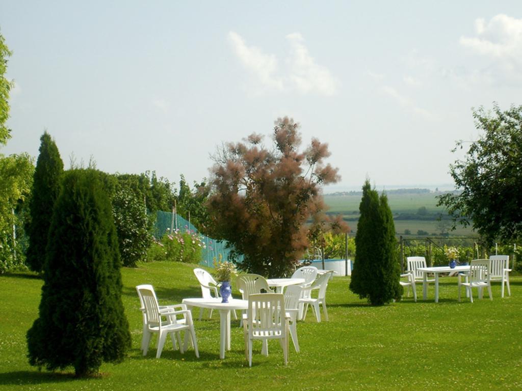 Szuts Panzio Bed & Breakfast แฟร์โตราโคส ภายนอก รูปภาพ