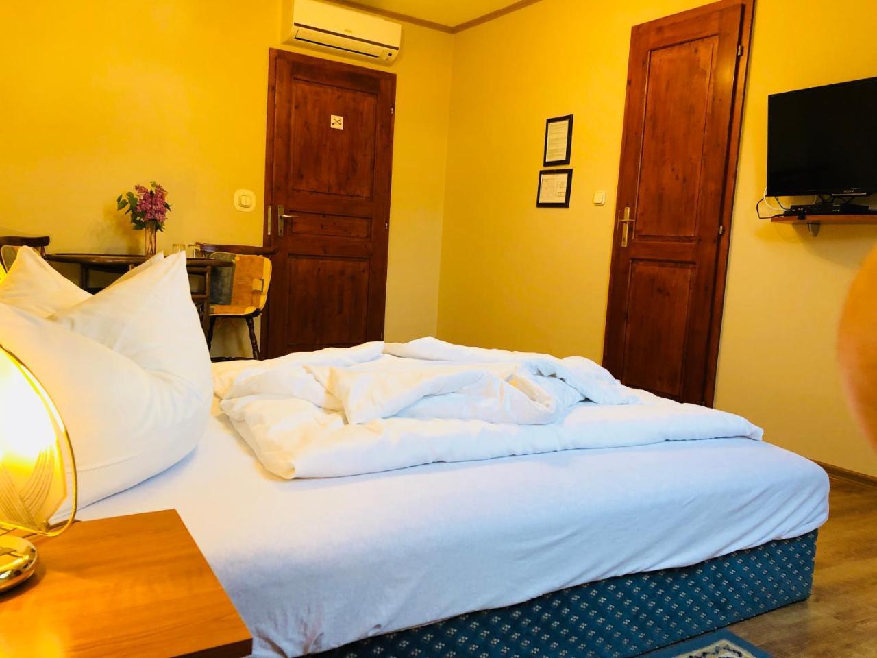 Szuts Panzio Bed & Breakfast แฟร์โตราโคส ภายนอก รูปภาพ